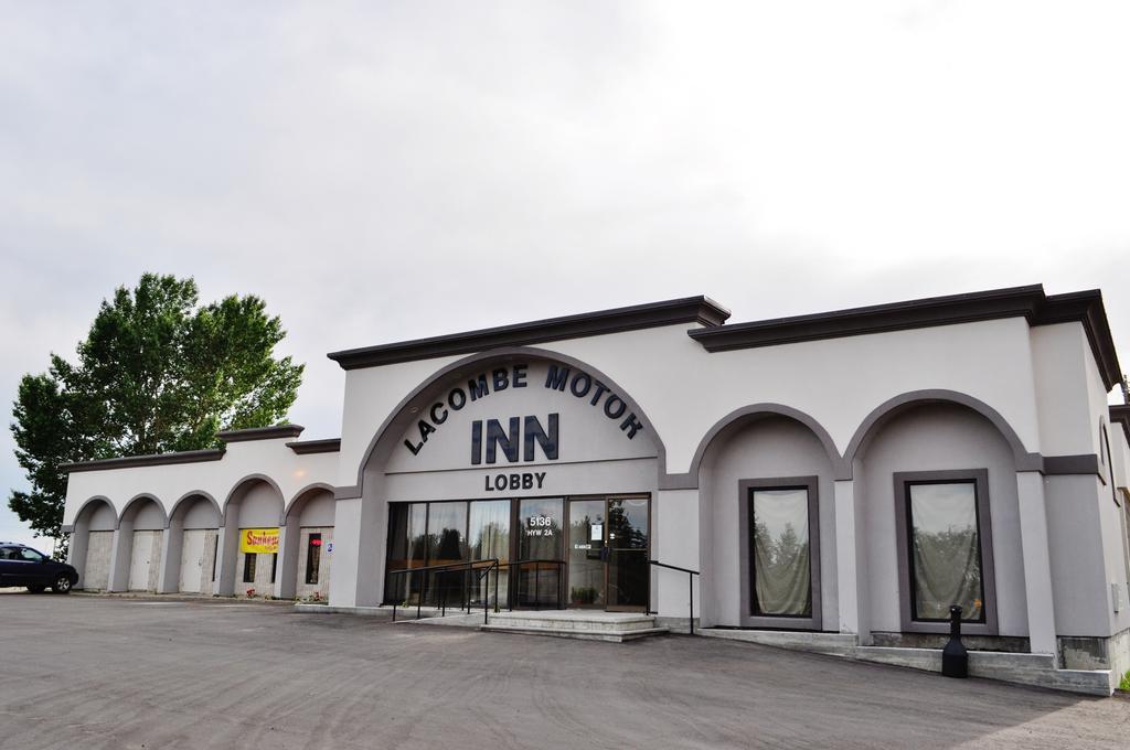 Lacombe Motor Inn Exterior photo